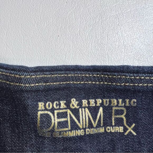 Rock & Republic Style “Fever”Slip On Blue Jean Shorts Mid-Thigh Cuffed - Picture 2 of 4